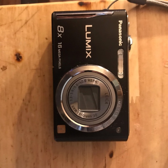 LUMIX camera and video recorder - Picture 1 of 3